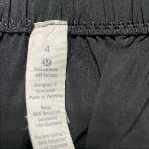 Lululemon Cuffed Shorts Women Size 4 - Picture 7 of 10